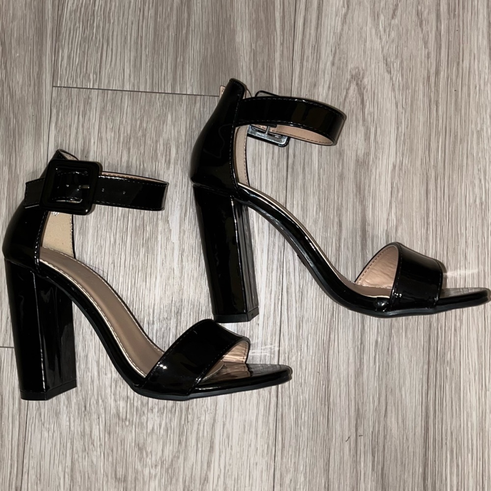 Black shoes/Heels size 5